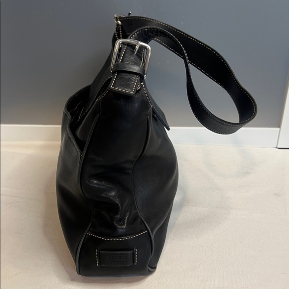 vintage Coach Hamptons Hobo bag in black leather with contrast stitching - Picture 5 of 10